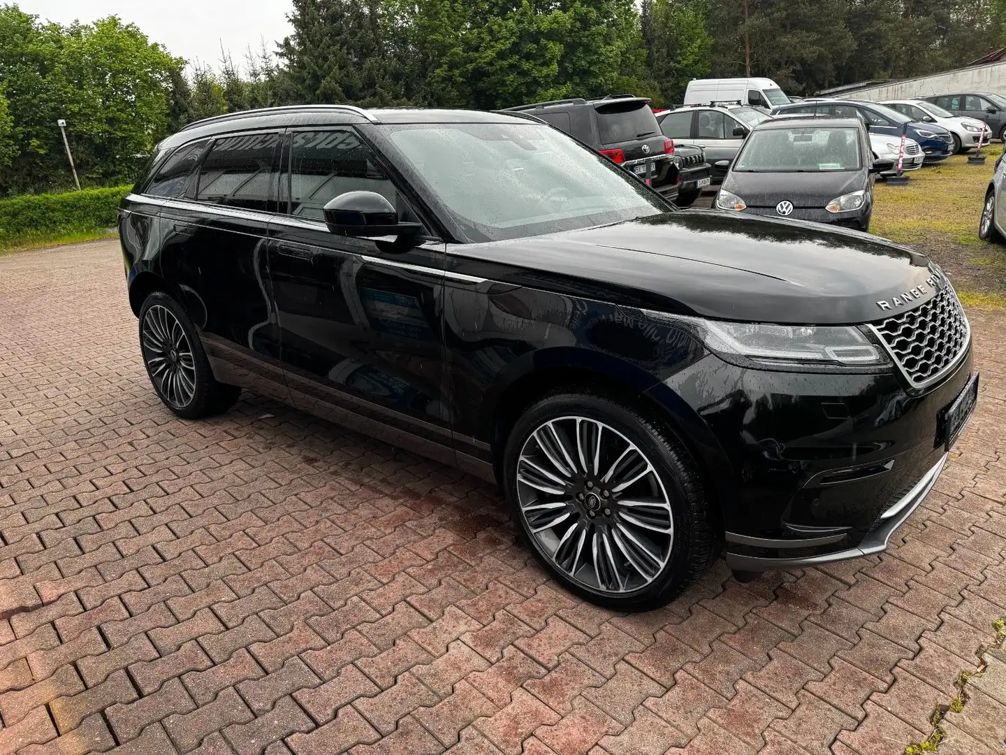 Land Rover Range Rover Velar Basis Fekete - 2