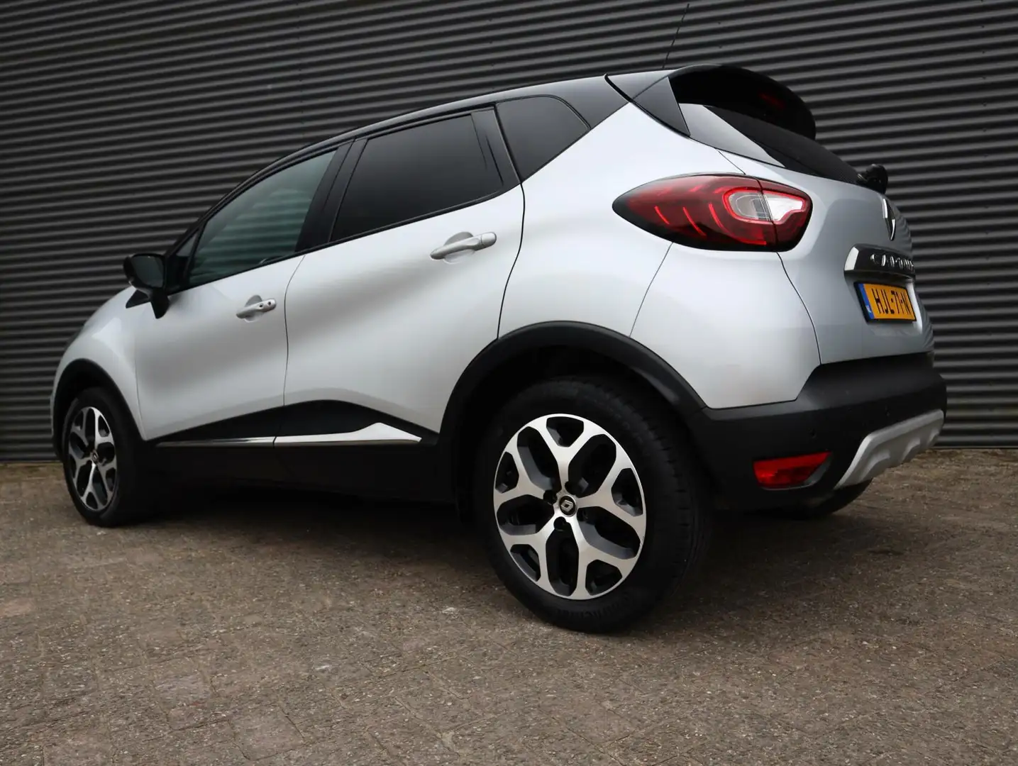 Renault Captur 1.3 TCe Intens 131pk (Vol-Opties!) Two-Tone Gris - 2