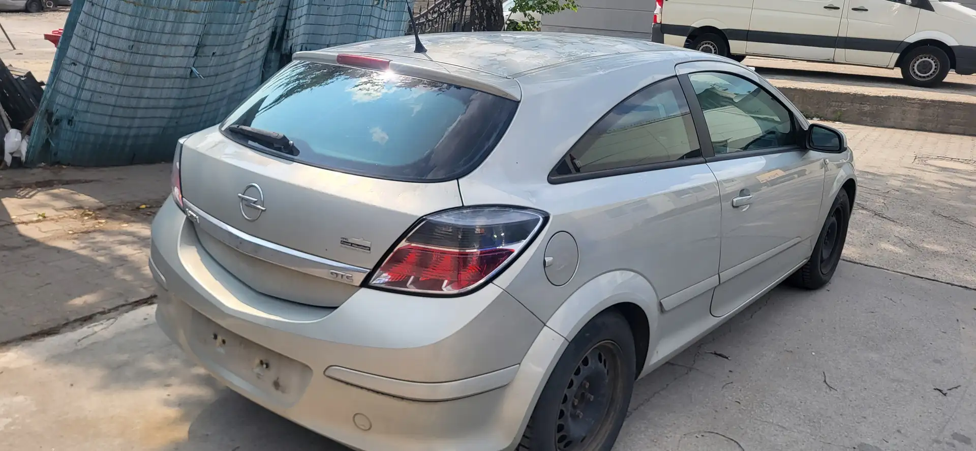 Opel Astra GTC 1.6 Bronze - 2