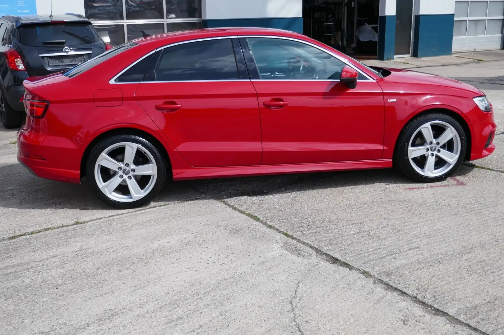 Audi A3 Lim 30 TDI DSG sport S Line LED/Navi/DAB/SHZ Rot - 2
