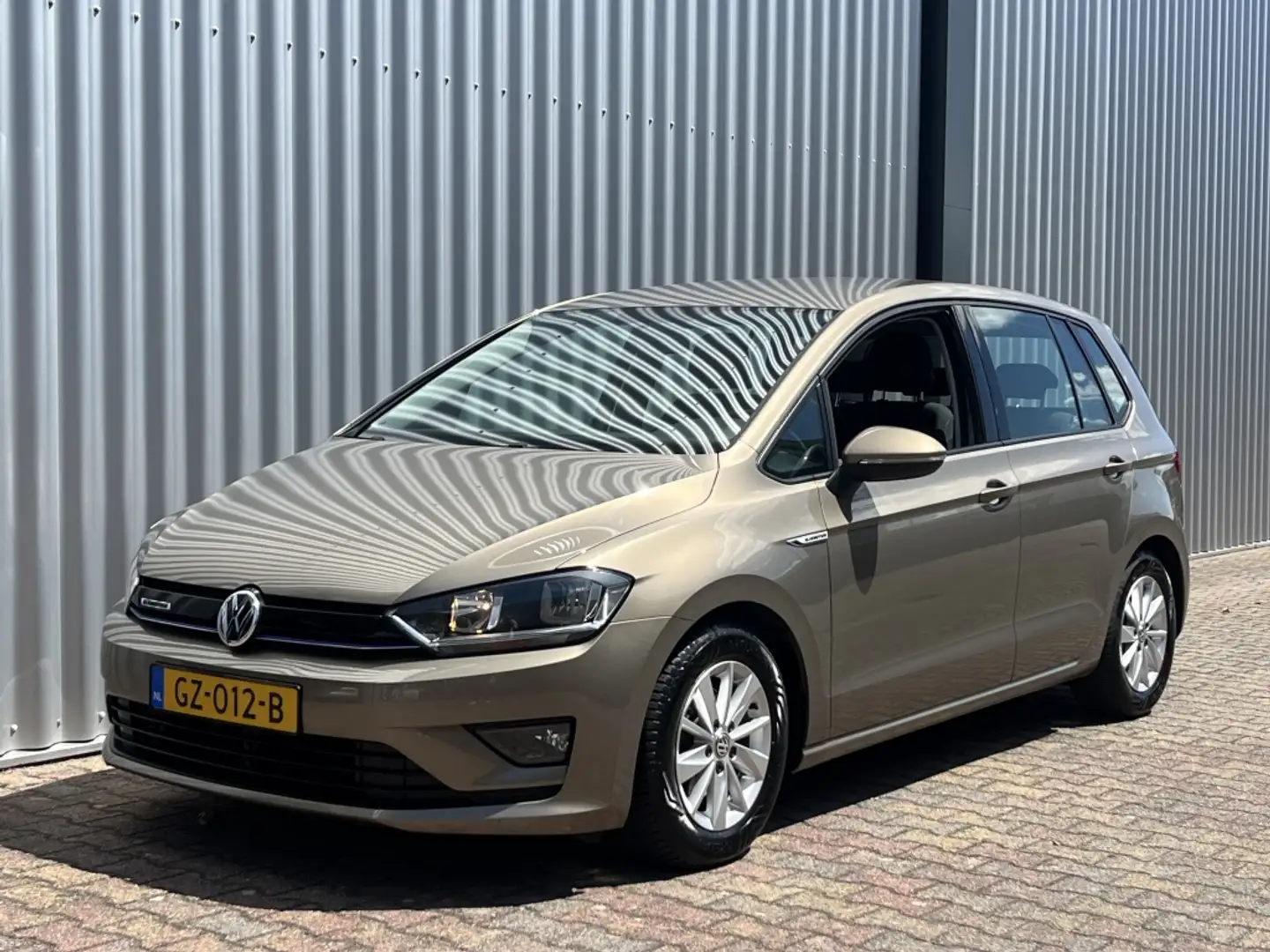 Volkswagen Golf Sportsvan 1.0 TSI Trendline | Apple CarPlay | Cruise Control Beige - 2