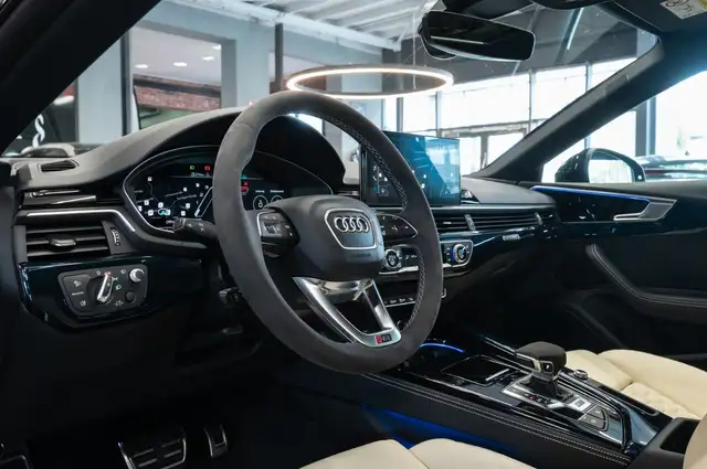 Audi RS5 view 11
