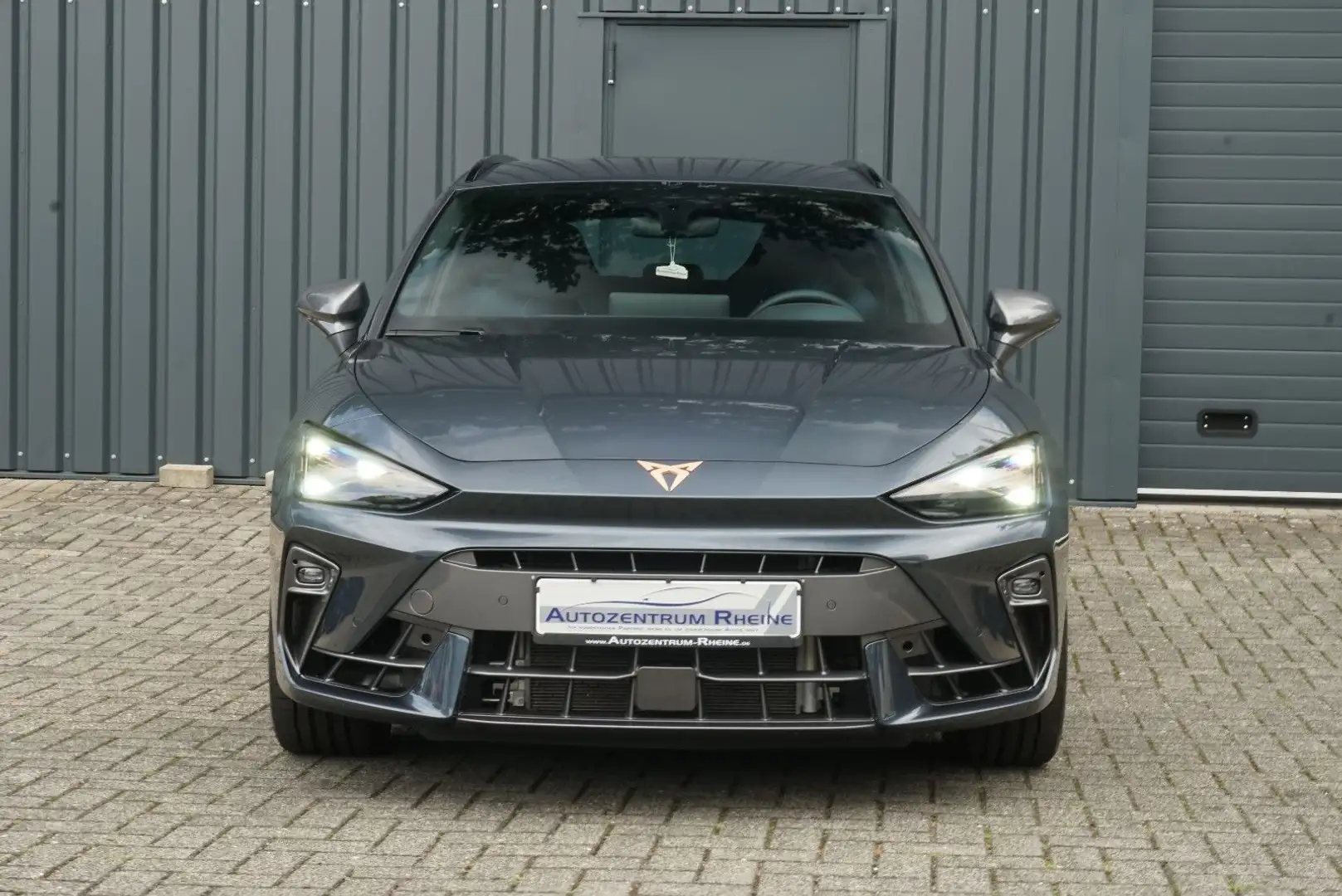 CUPRA Leon ST 2.0TSI 4D VZ 333 RFK ACC Virtual SHZ Grijs - 2