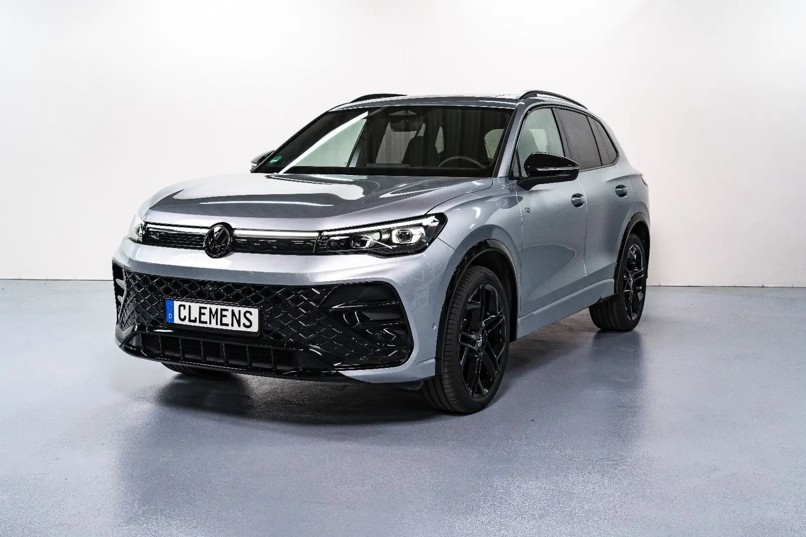Volkswagen Tiguan 1.5 R-Line BLACK STYLE Silber - 1