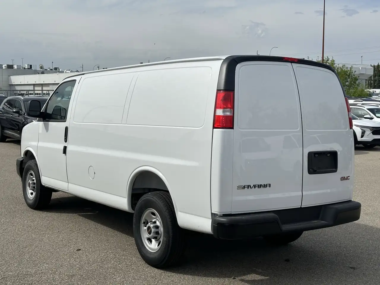 GMC Savana снимка GMC Savana