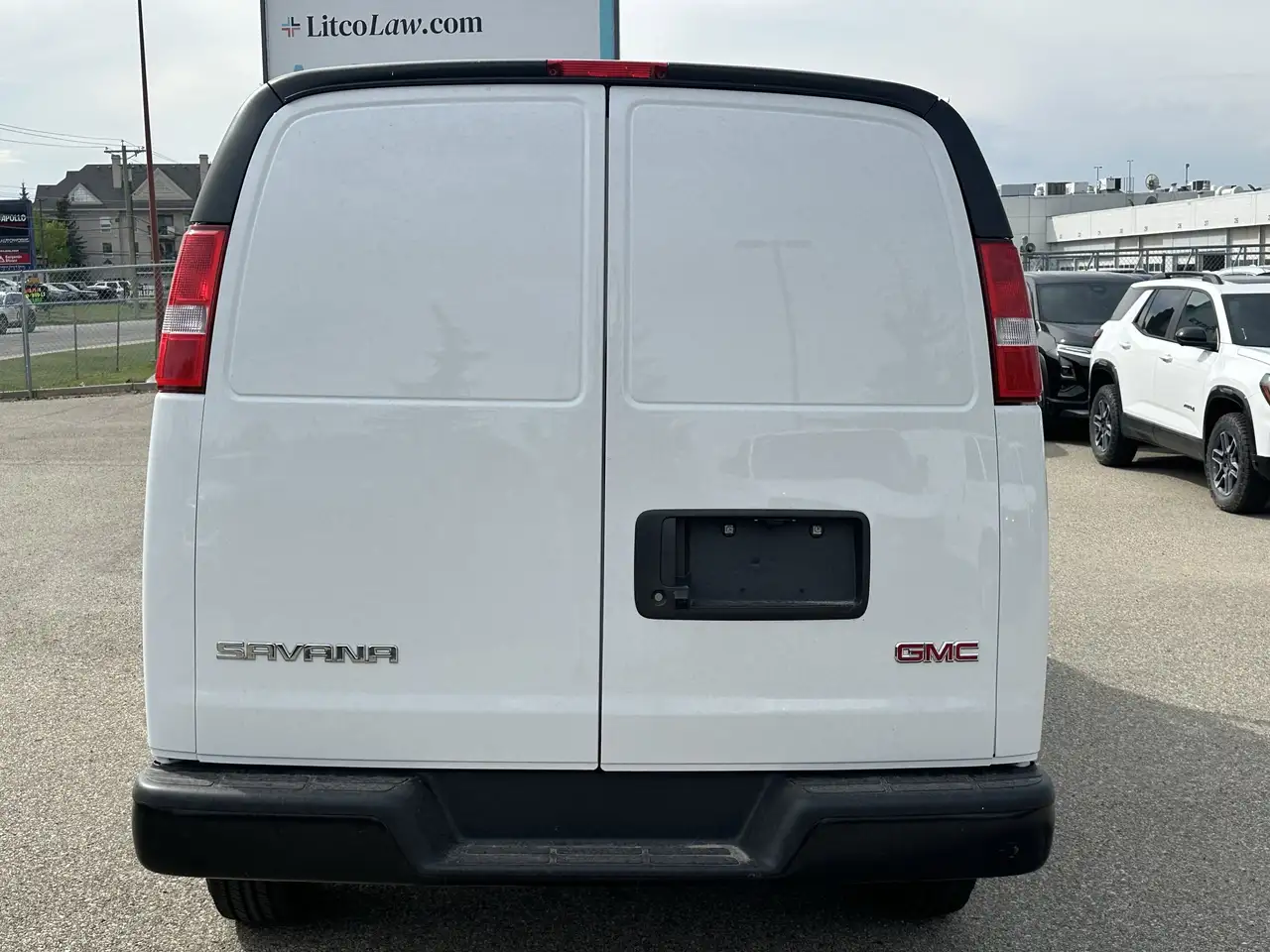 GMC Savana снимка GMC Savana
