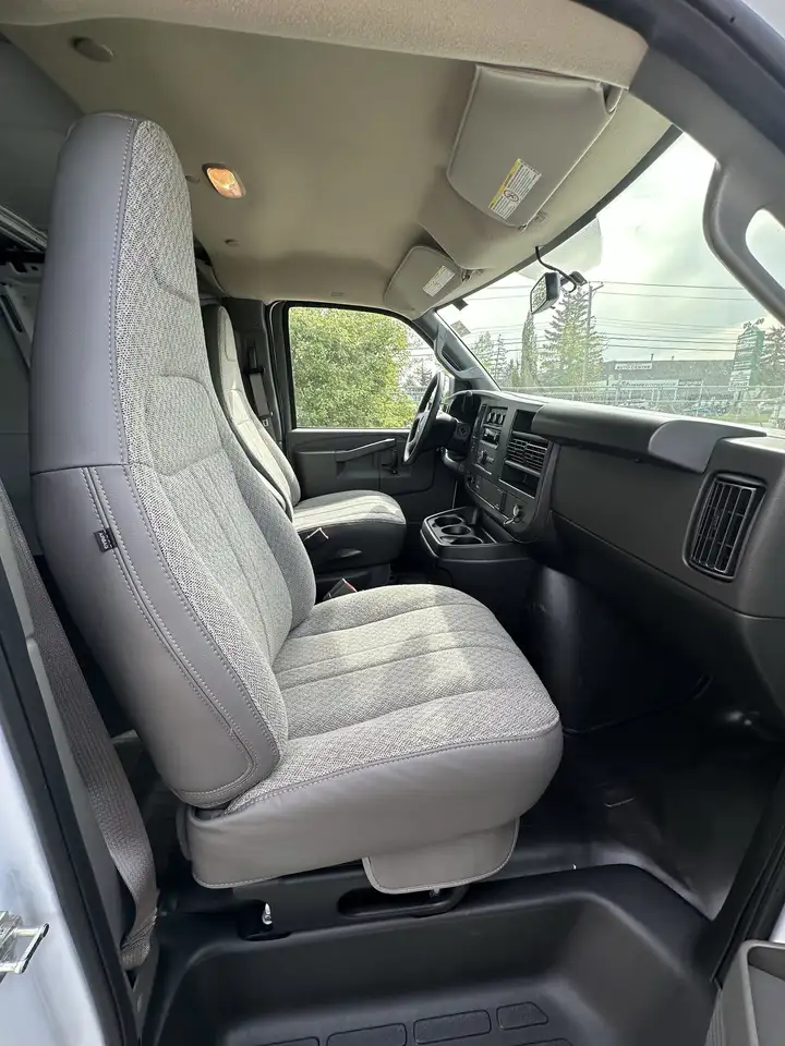 GMC Savana снимка GMC Savana