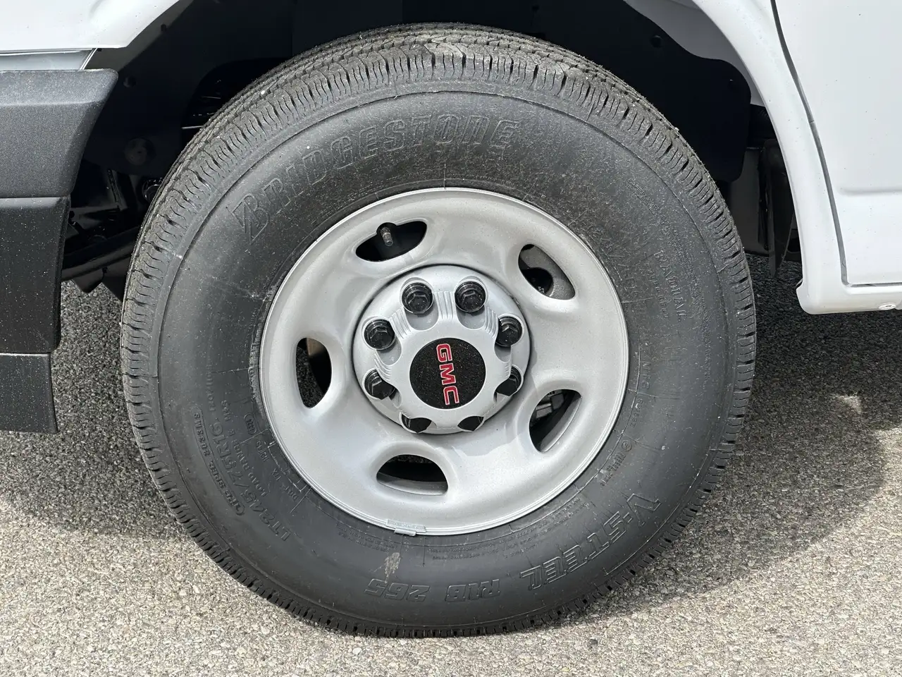 GMC Savana снимка GMC Savana