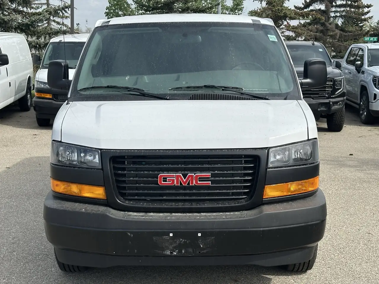 GMC Savana снимка GMC Savana