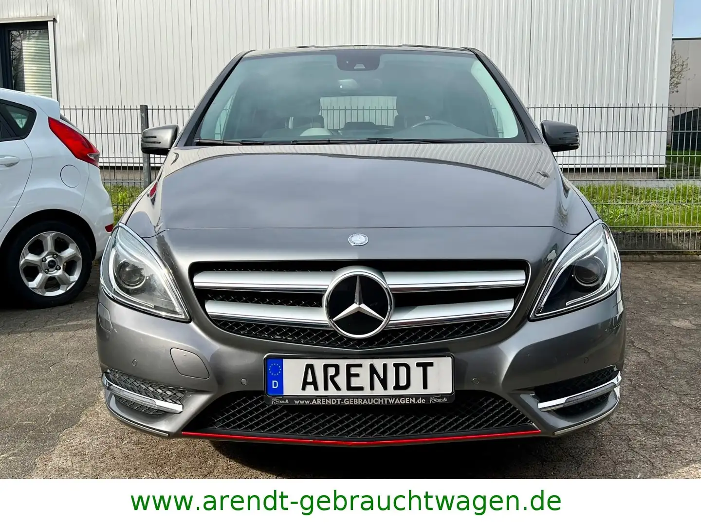 Mercedes-Benz B 250 B -Klasse B 250*Autom./AMG-Line/BI-Xenon/AHK* Gris - 2
