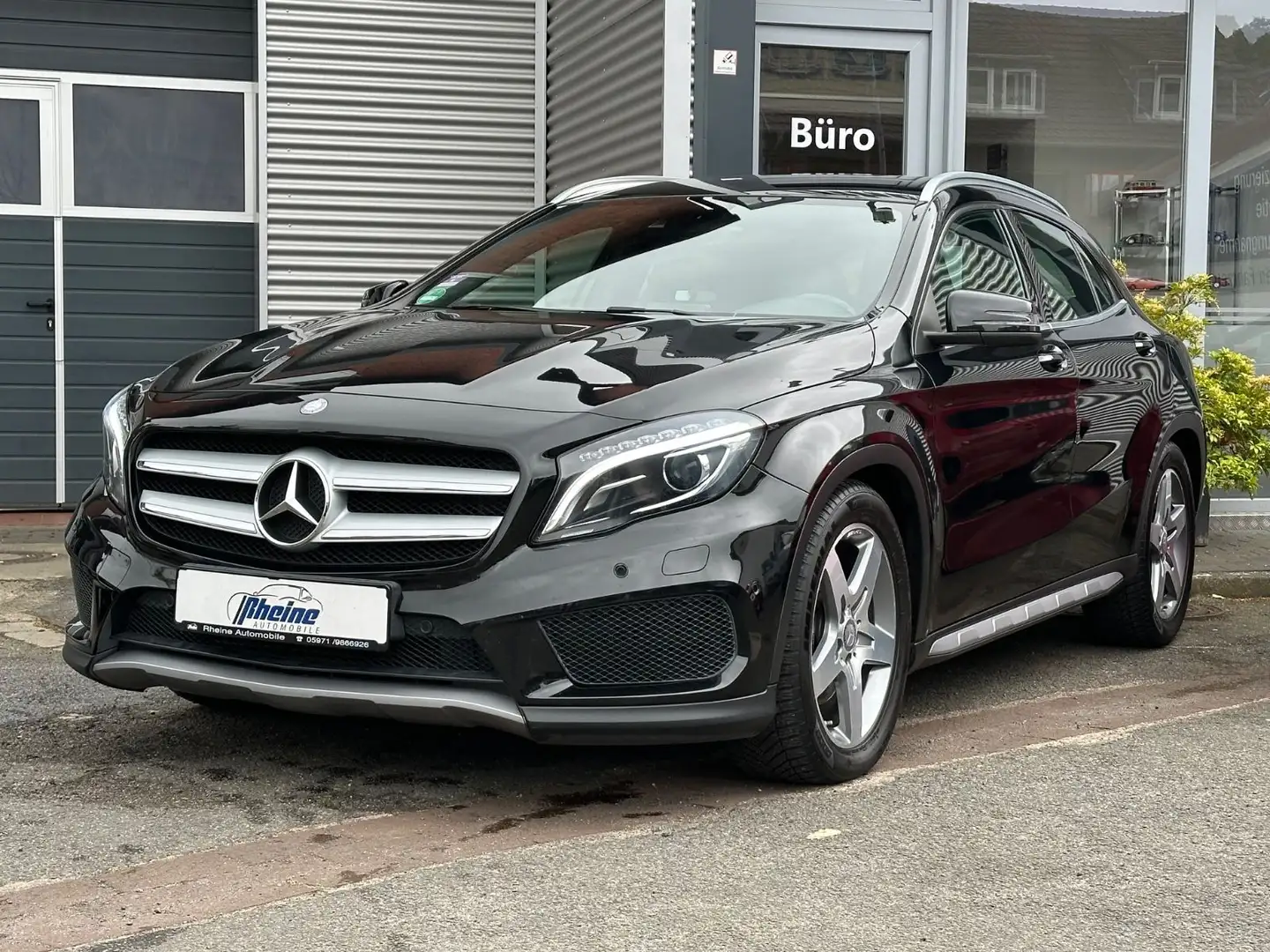 Mercedes-Benz GLA 220 CDI/d 4Matic*AMG*PDC*SHZ*NAVI*XENON* Zwart - 2