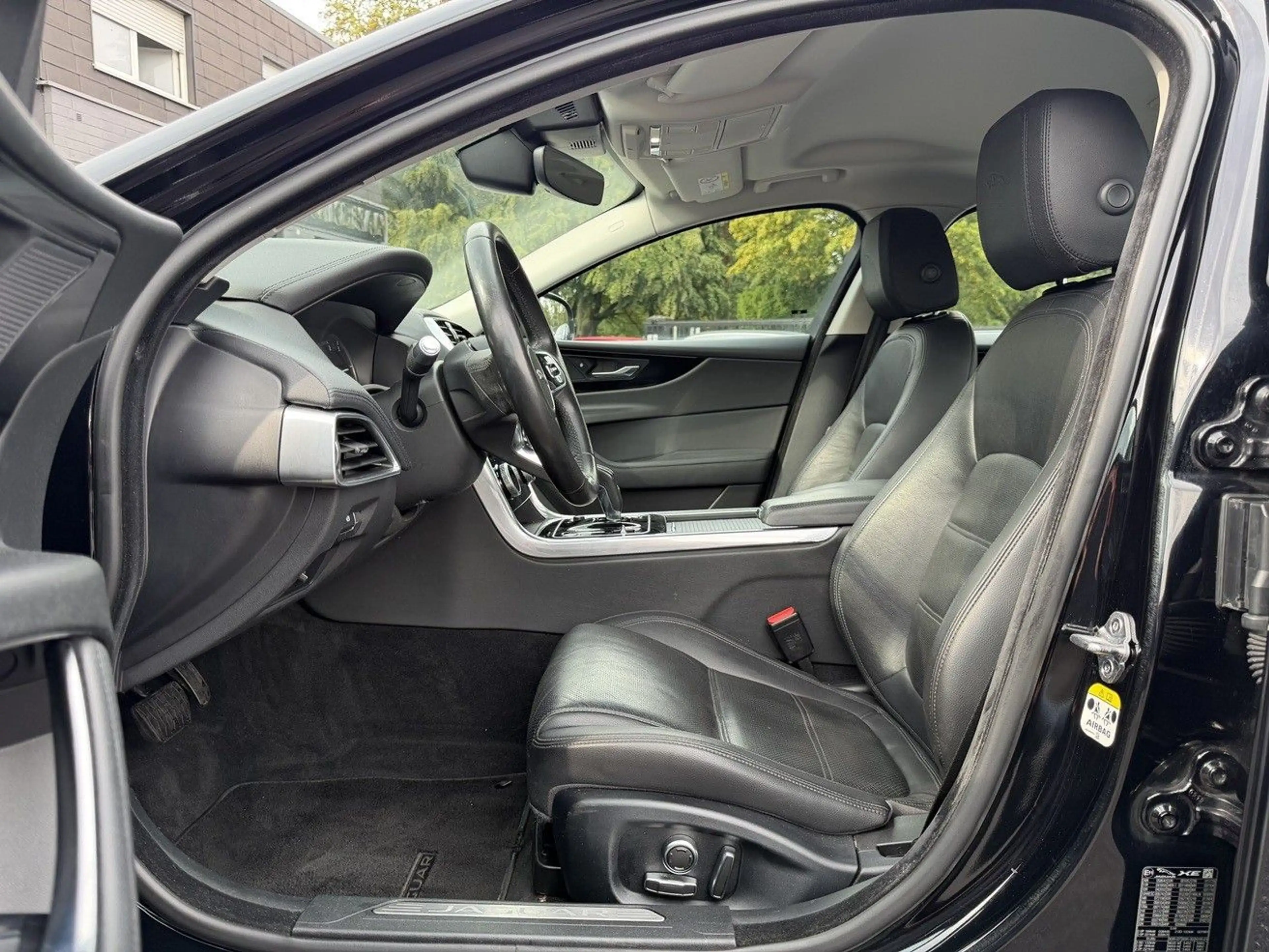 Jaguar XE D180 S AWD ACC/Leder/Kamera/InControl/LED/18' — photo 12