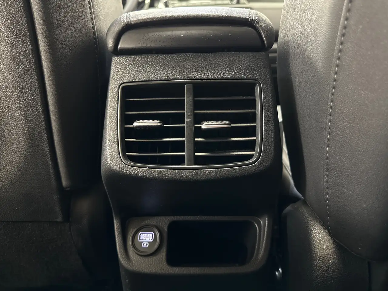 Kia Seltos снимка Kia Seltos