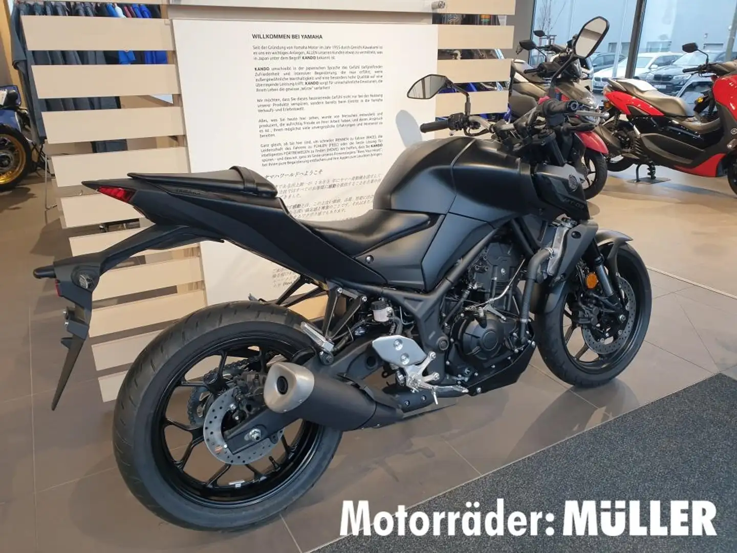 Yamaha MT-03 2024 Schwarz - 2