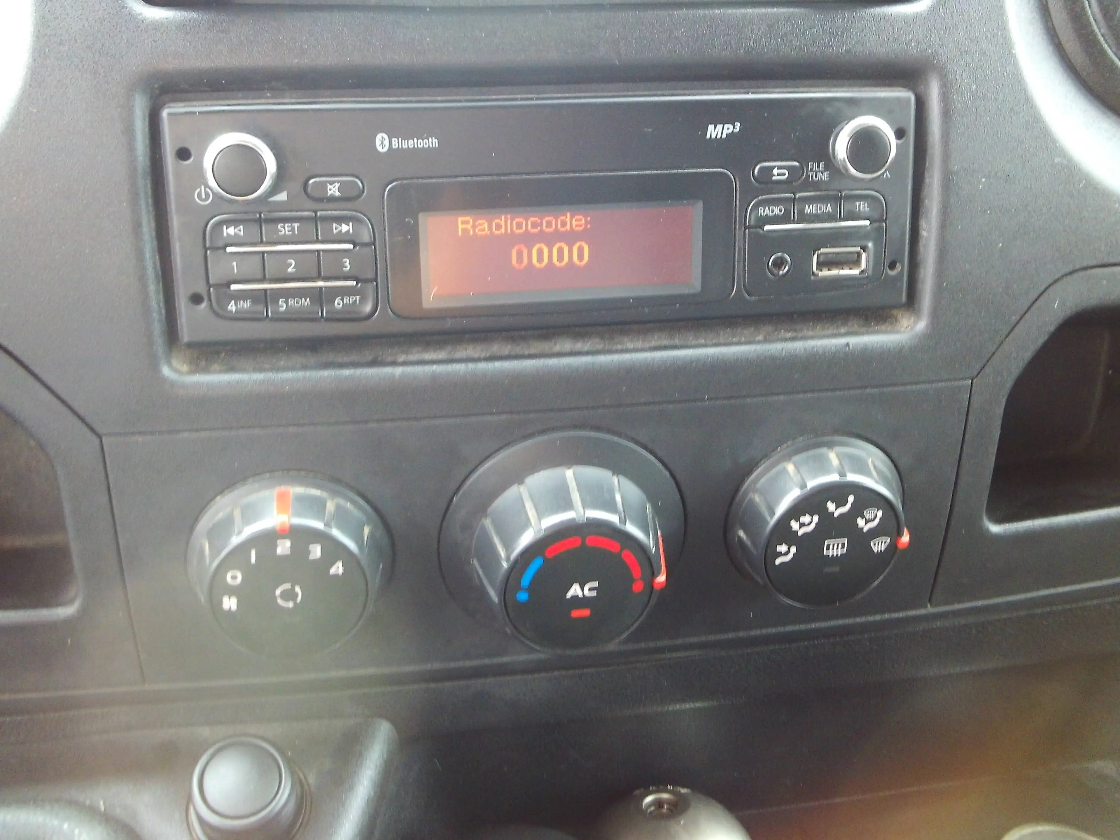 Renault Master 2.3 dCi 35 L2H2 Grand Confort (E5) — photo 8