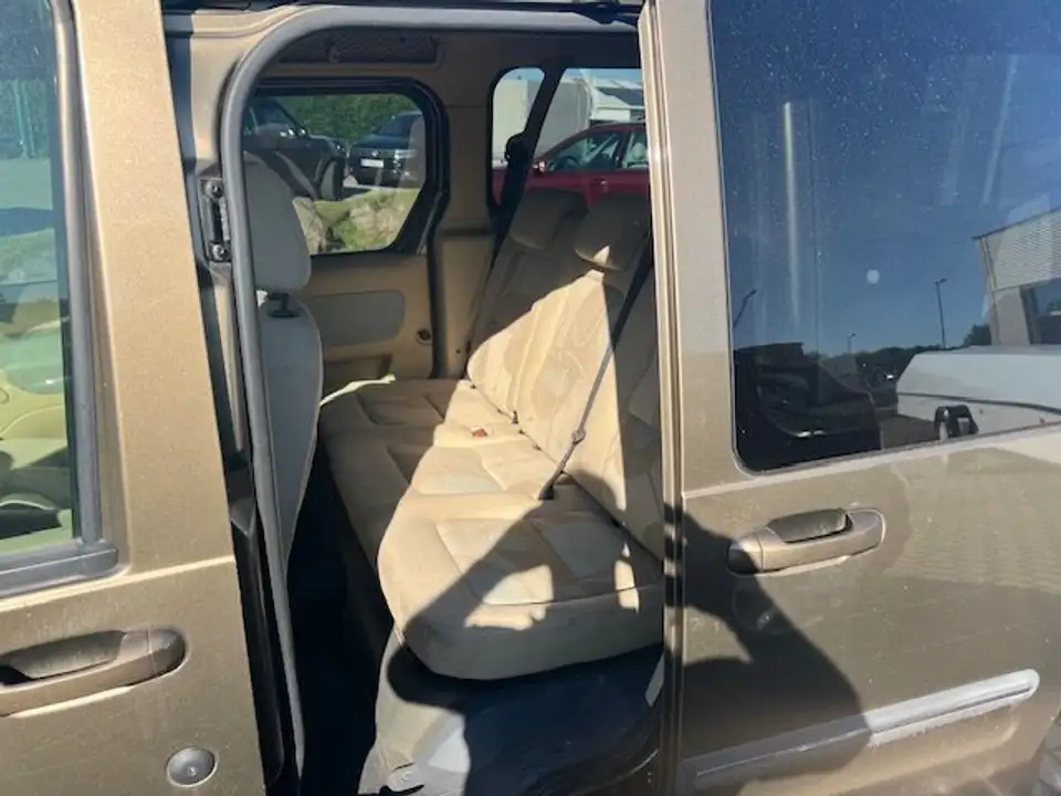 Ford Tourneo Connect Trend kurz 1,8 TDCi – Bild 9