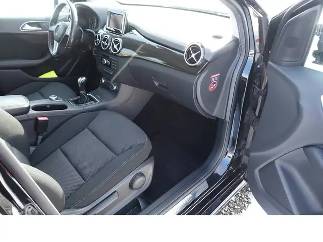Mercedes-Benz B Class view 11
