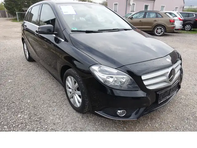 Mercedes-Benz B Class view 3