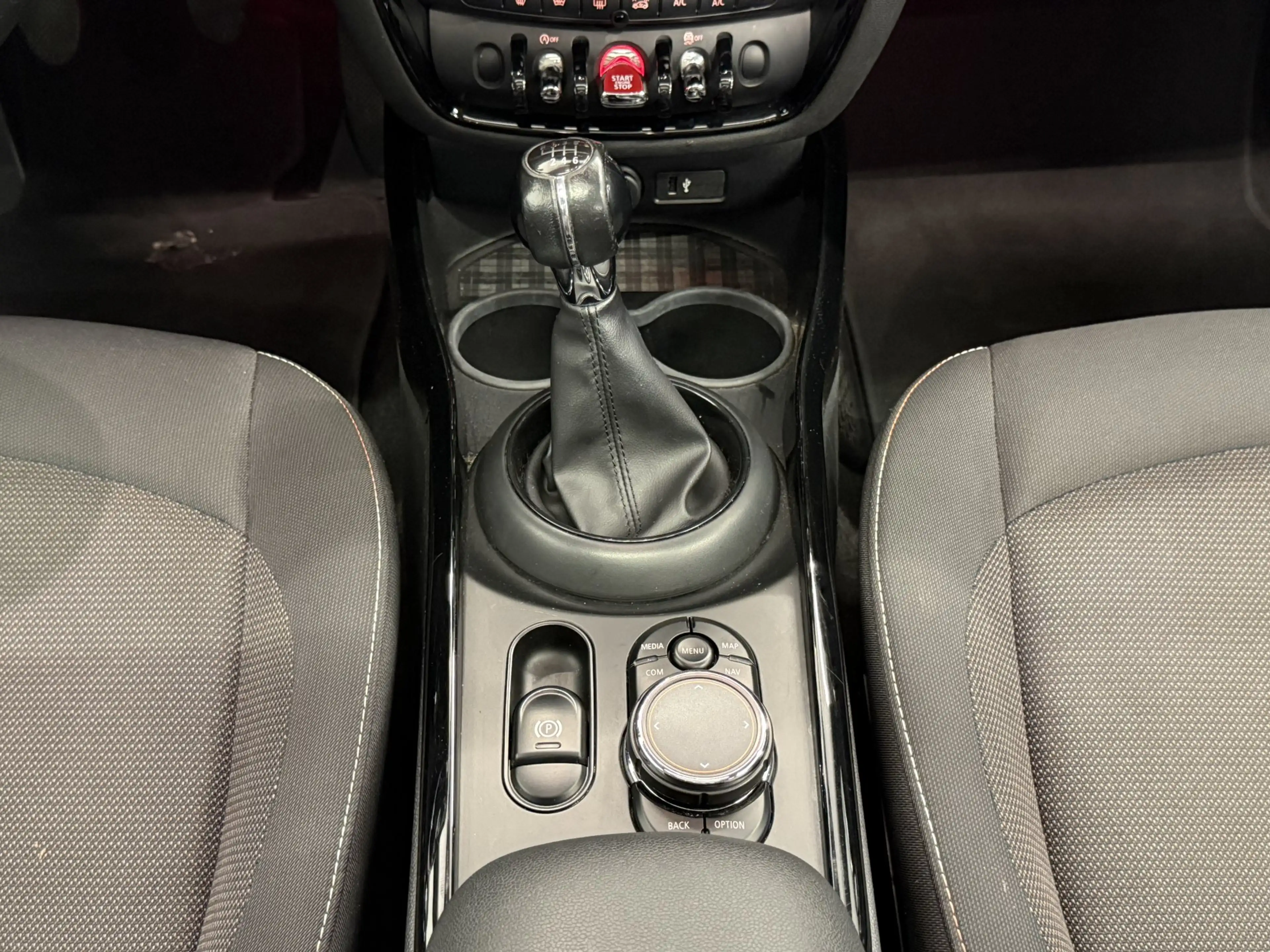 MINI Cooper D Clubman — photo 11