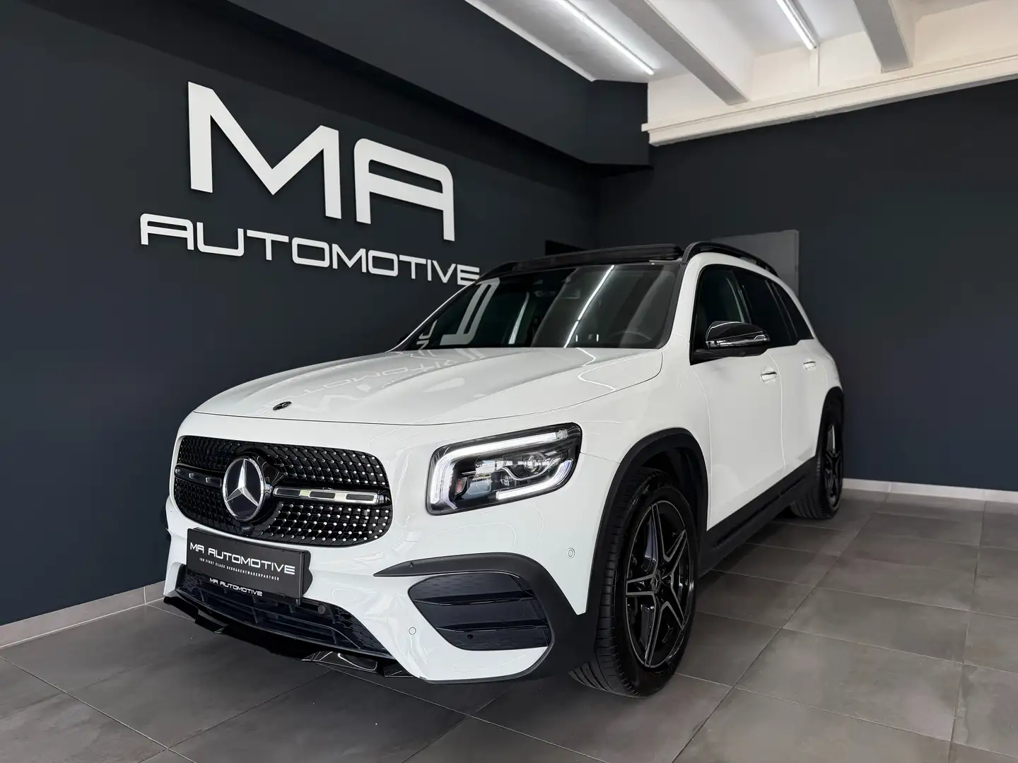 Mercedes-Benz GLB 200 200 d 4Matic AMG*PANO*360*BURM*HUD*MASSAGE*AHK*UVM Weiß - 1