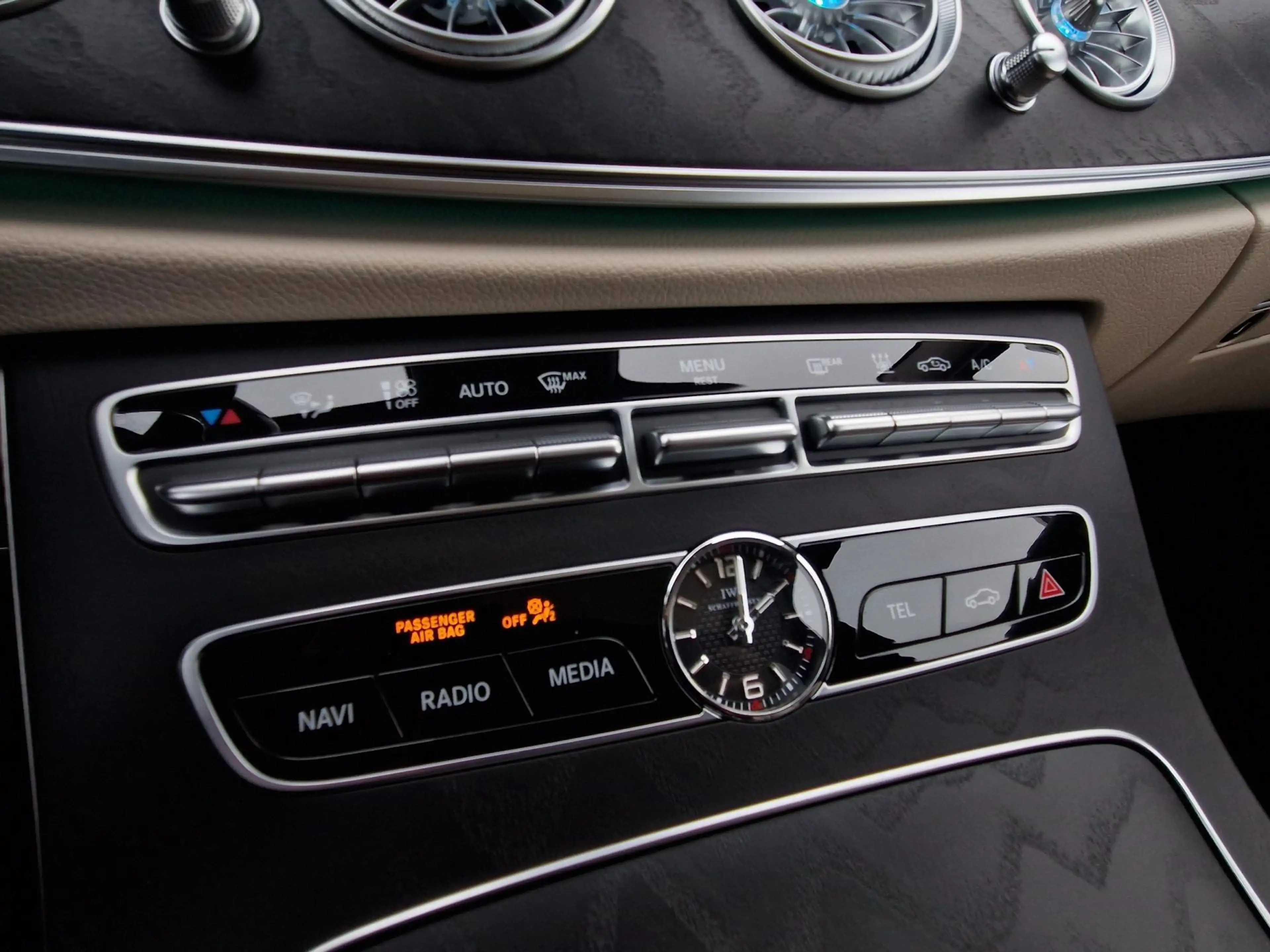 Mercedes-Benz E 63 AMG 4MATIC Premium Plus Akrapovic Full! — photo 36
