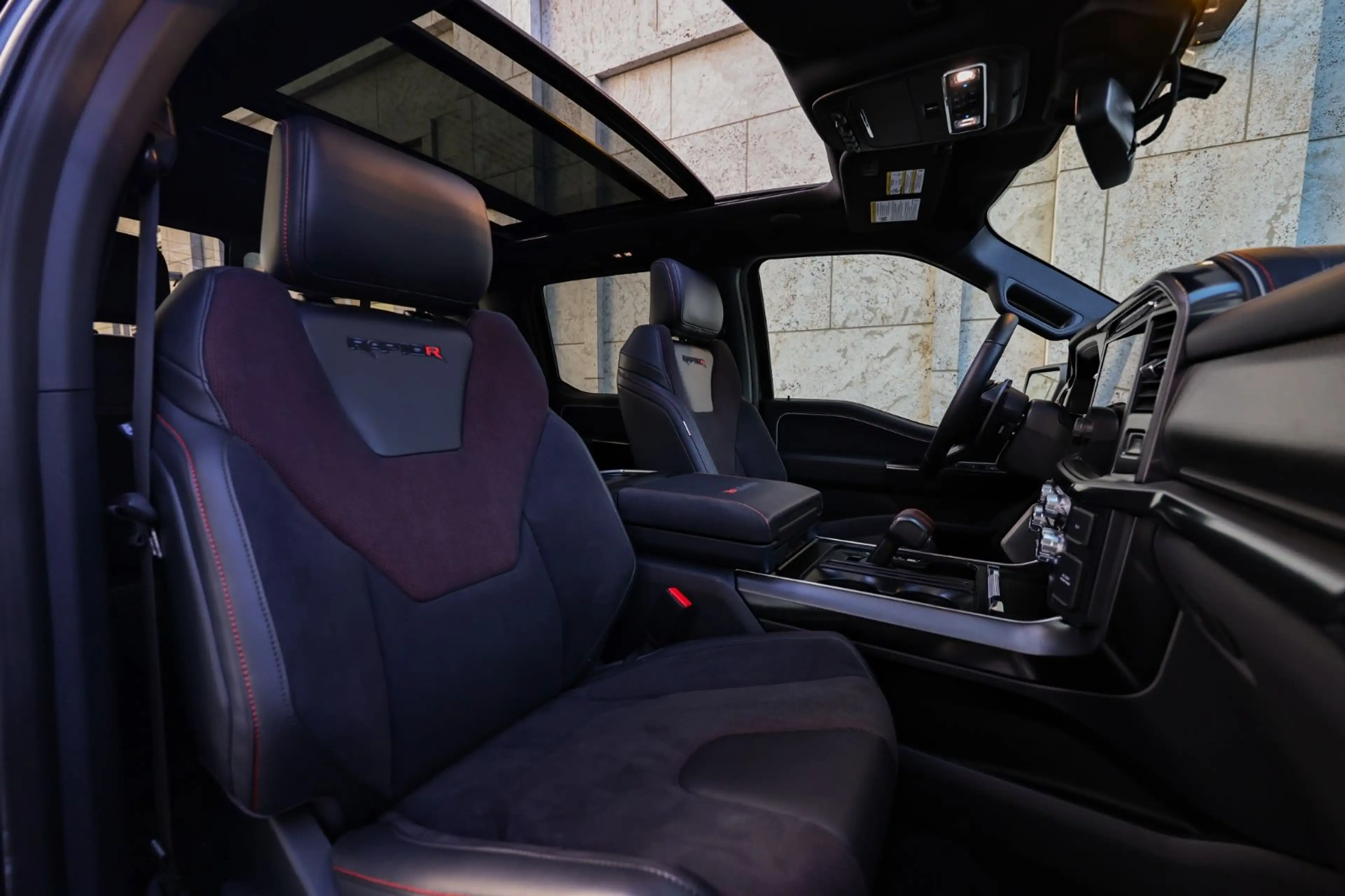 Ford F 150 Raptor R 5.2 Supercharged V8 Pano MY2026 — photo 10
