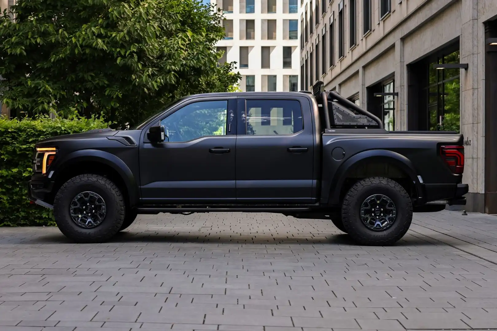 Ford F 150 Raptor R 5.2 Supercharged V8 Pano MY2026 Schwarz - 2
