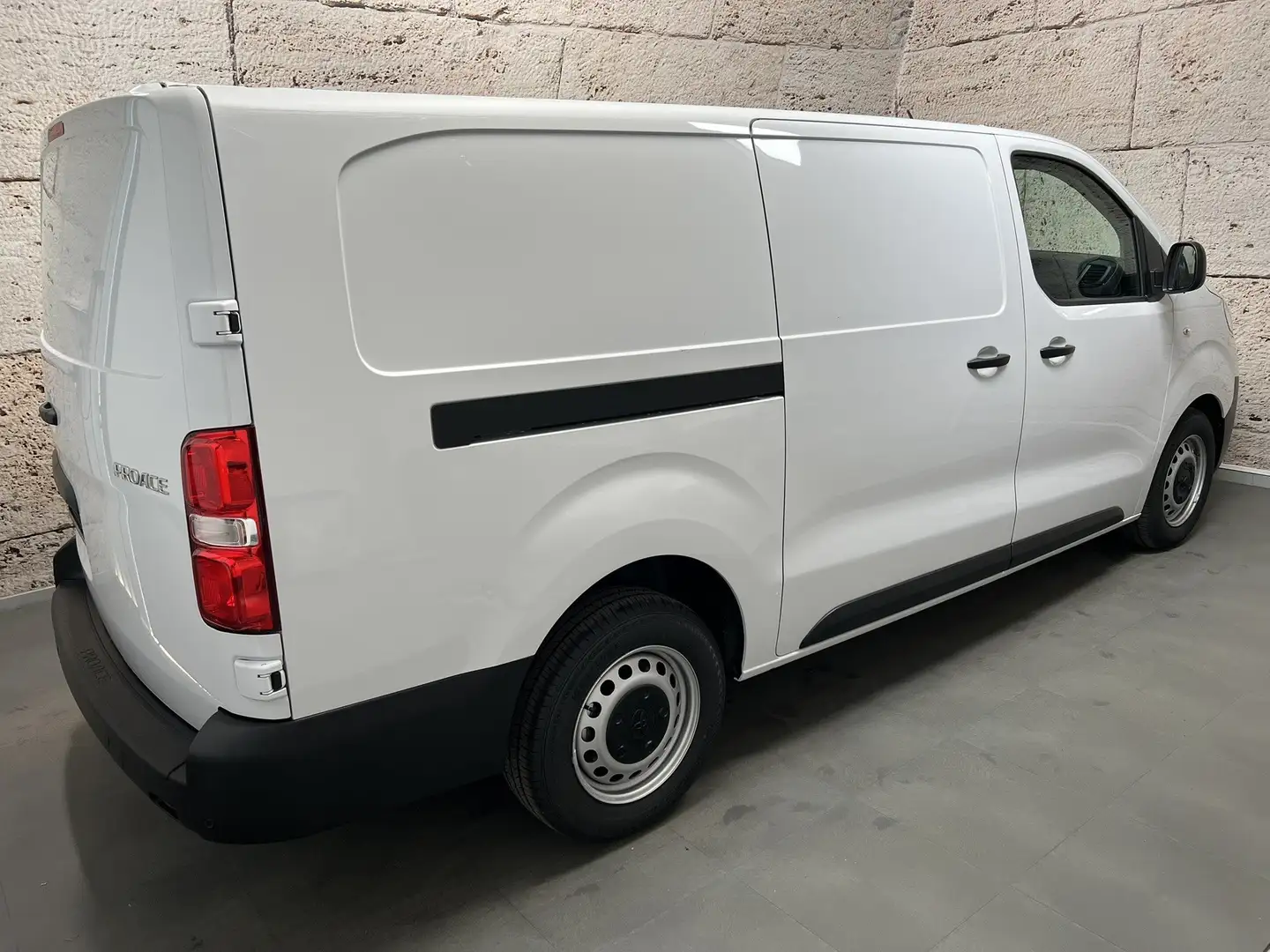 Toyota Proace L2 2,2 Diesel Kasten Meister 4-türig Weiß - 2