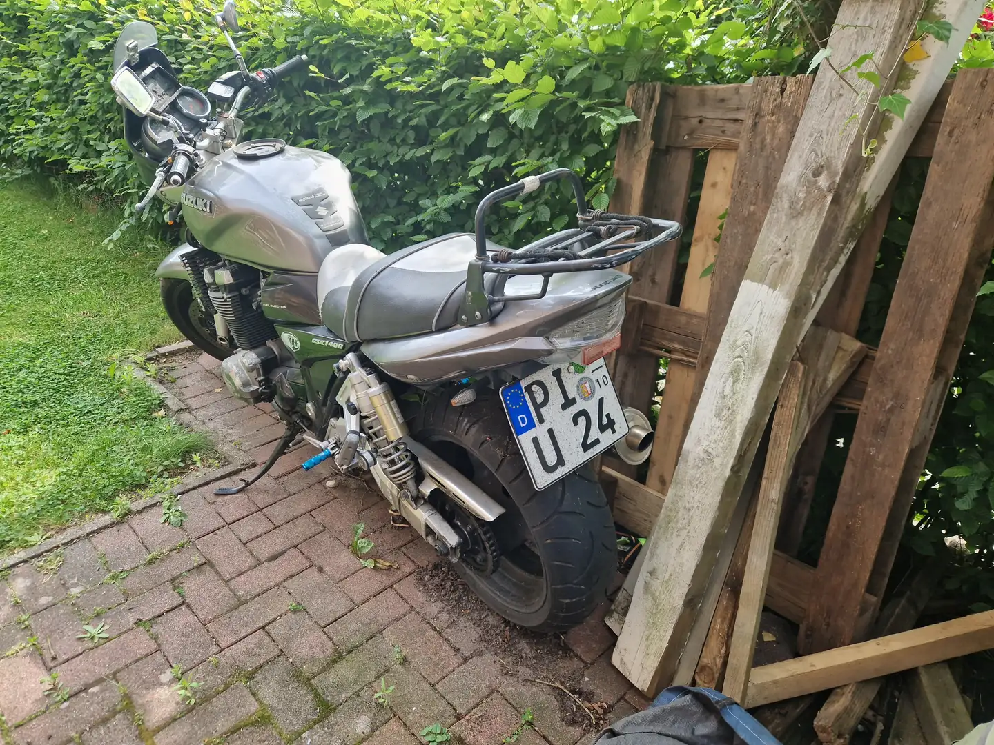 Suzuki GSX 1400 Срібний - 1