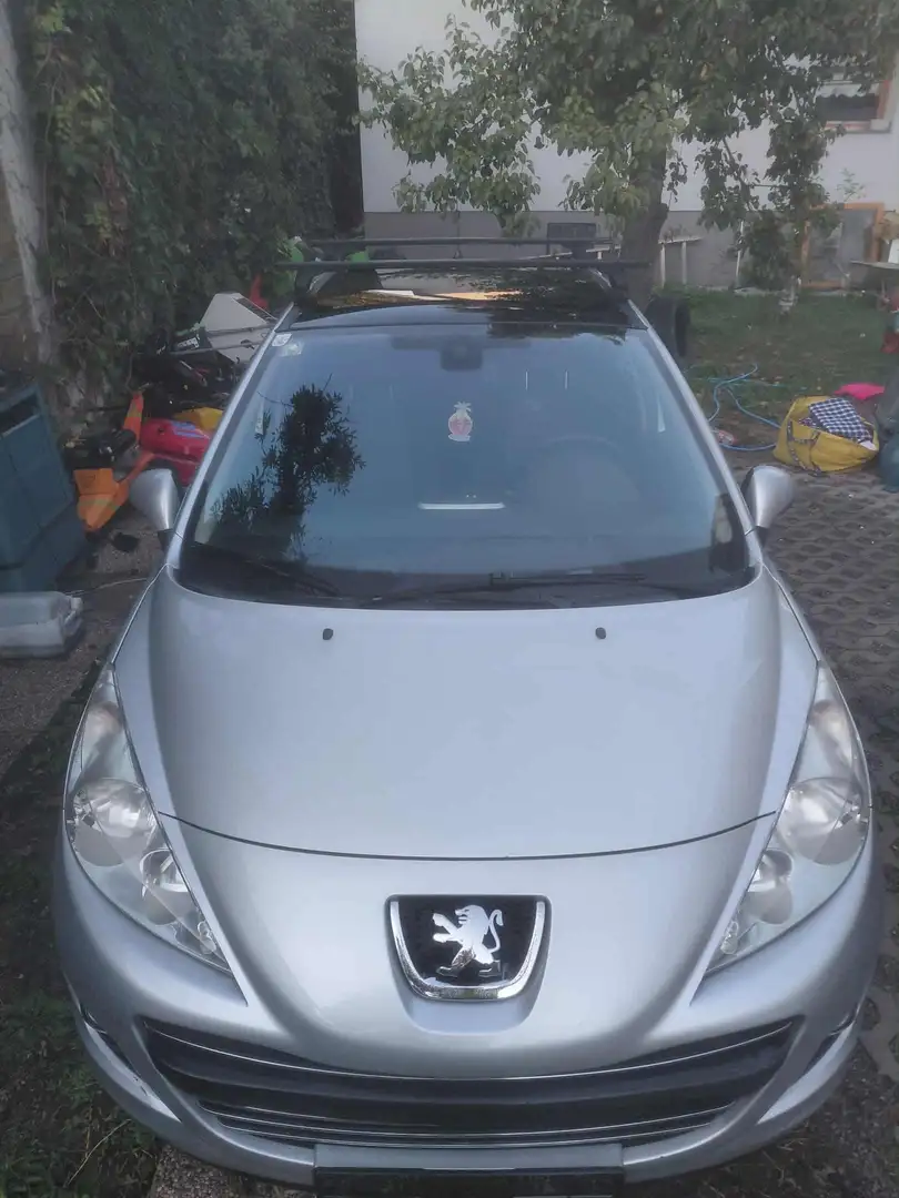 Peugeot 207 207 Active 1,4 16V Active Silber - 1