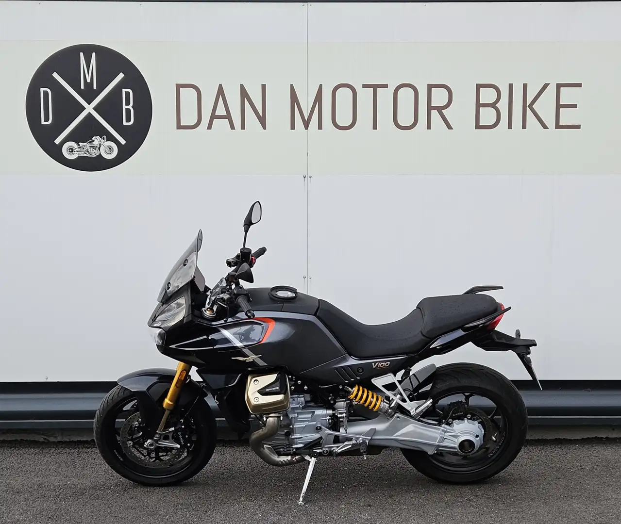 Moto Guzzi V 100 Czarny - 1