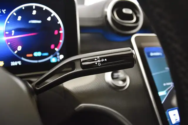 Mercedes-Benz C-Class view 9