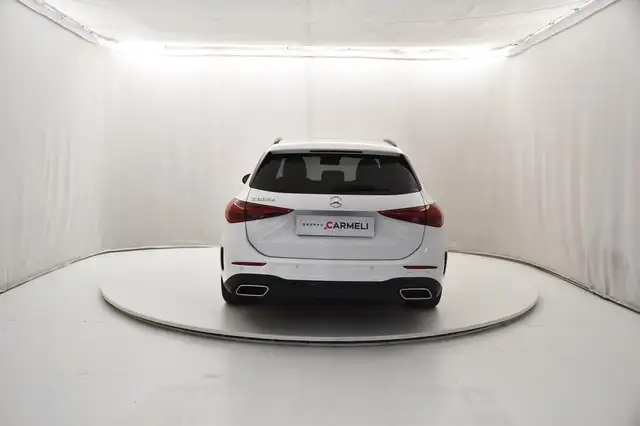 Mercedes-Benz C-Class view 4