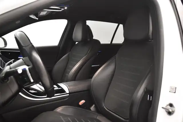 Mercedes-Benz C-Class view 12