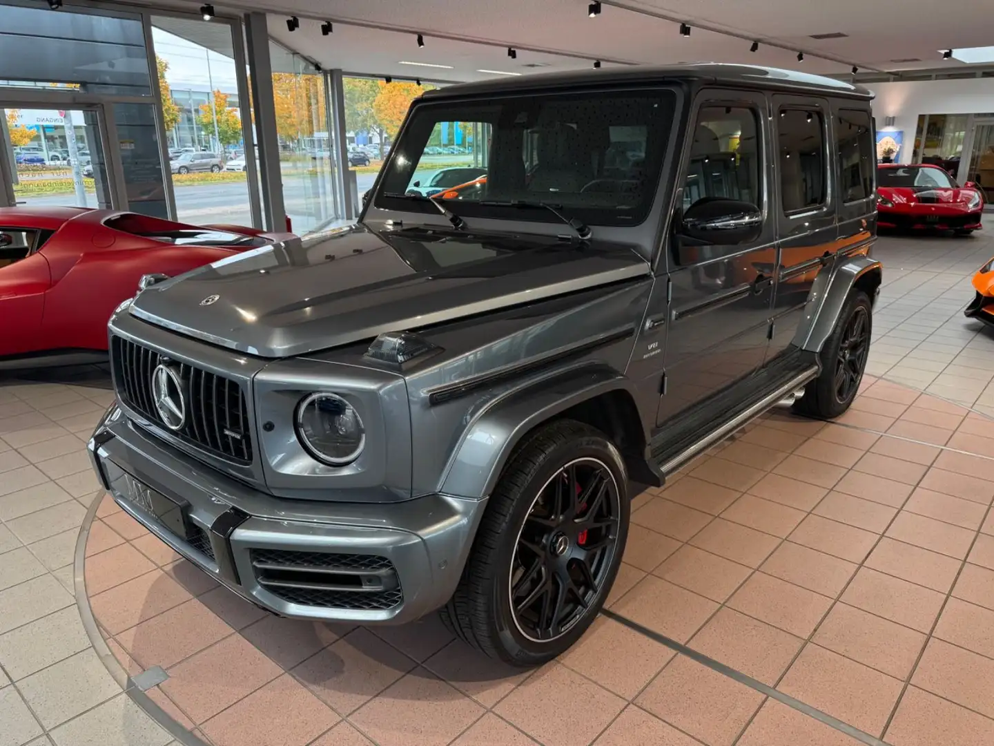 Mercedes-Benz G 63 AMG Entertain/DriversP/Exclusiv/Performance Grijs - 2