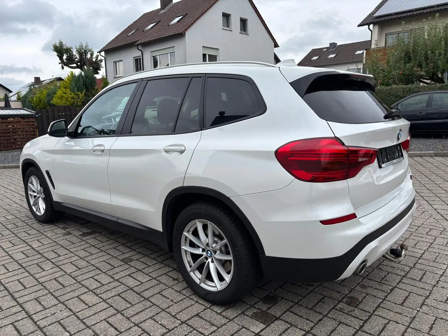 BMW X3 20 d Aut 150PS LED Navi Leder SH AHK-el. Weiß - 2
