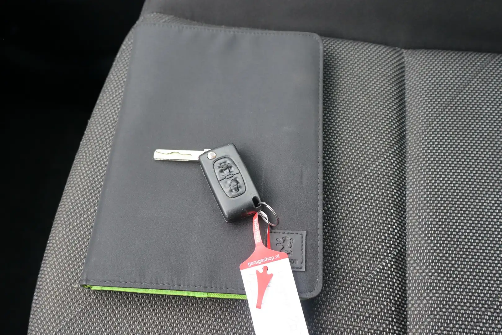 Peugeot 207 1.4 VTi Look (Technisch goed), Airco, Cruise contr Zwart - 2