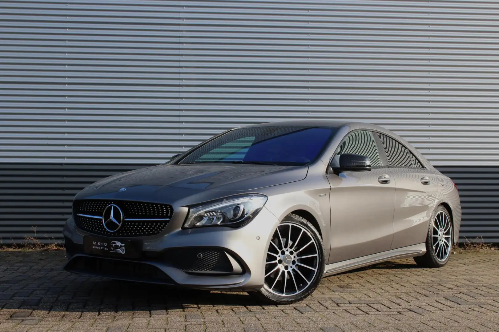 Mercedes-Benz CLA 180 AMG | White Art Edition | Night pakket | Camera | Gris - 1