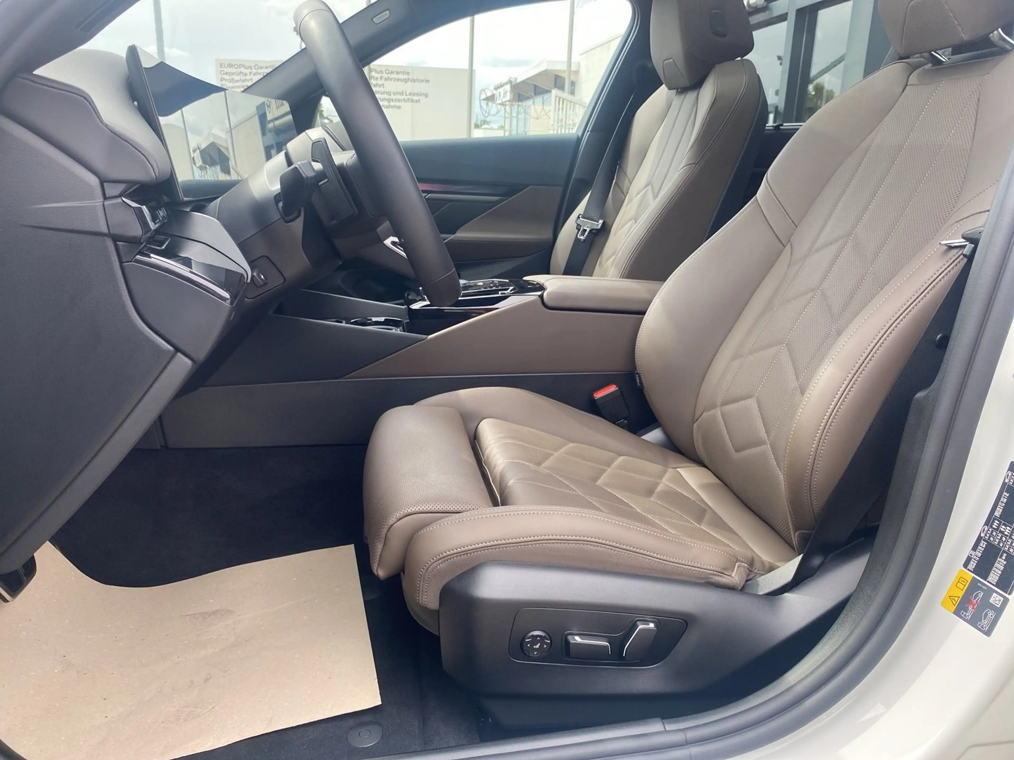 BMW 550 e xDrive Touring M-Sport AHK Pano B&W DA Pr. — photo 9