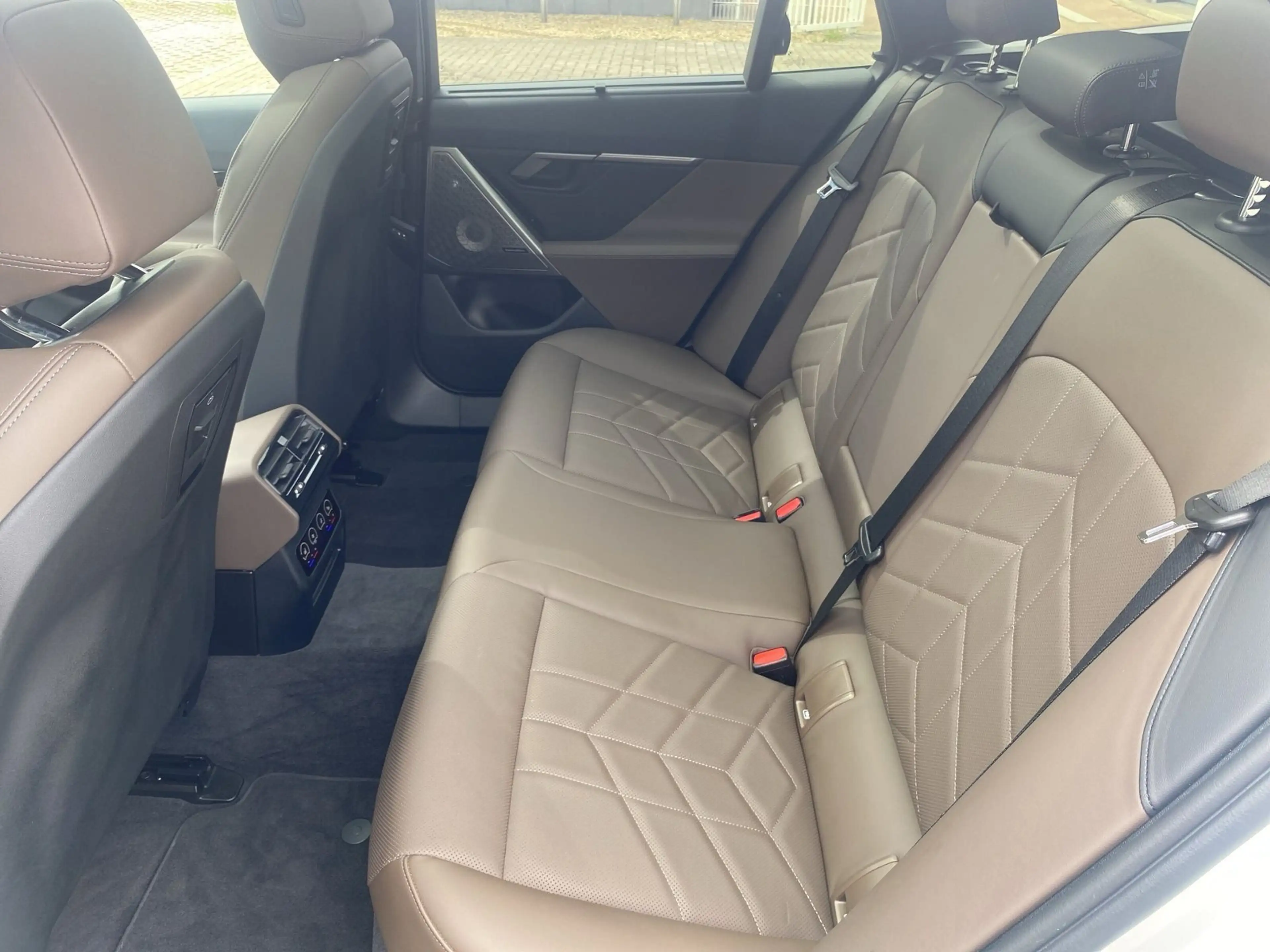 BMW 550 e xDrive Touring M-Sport AHK Pano B&W DA Pr. — photo 12