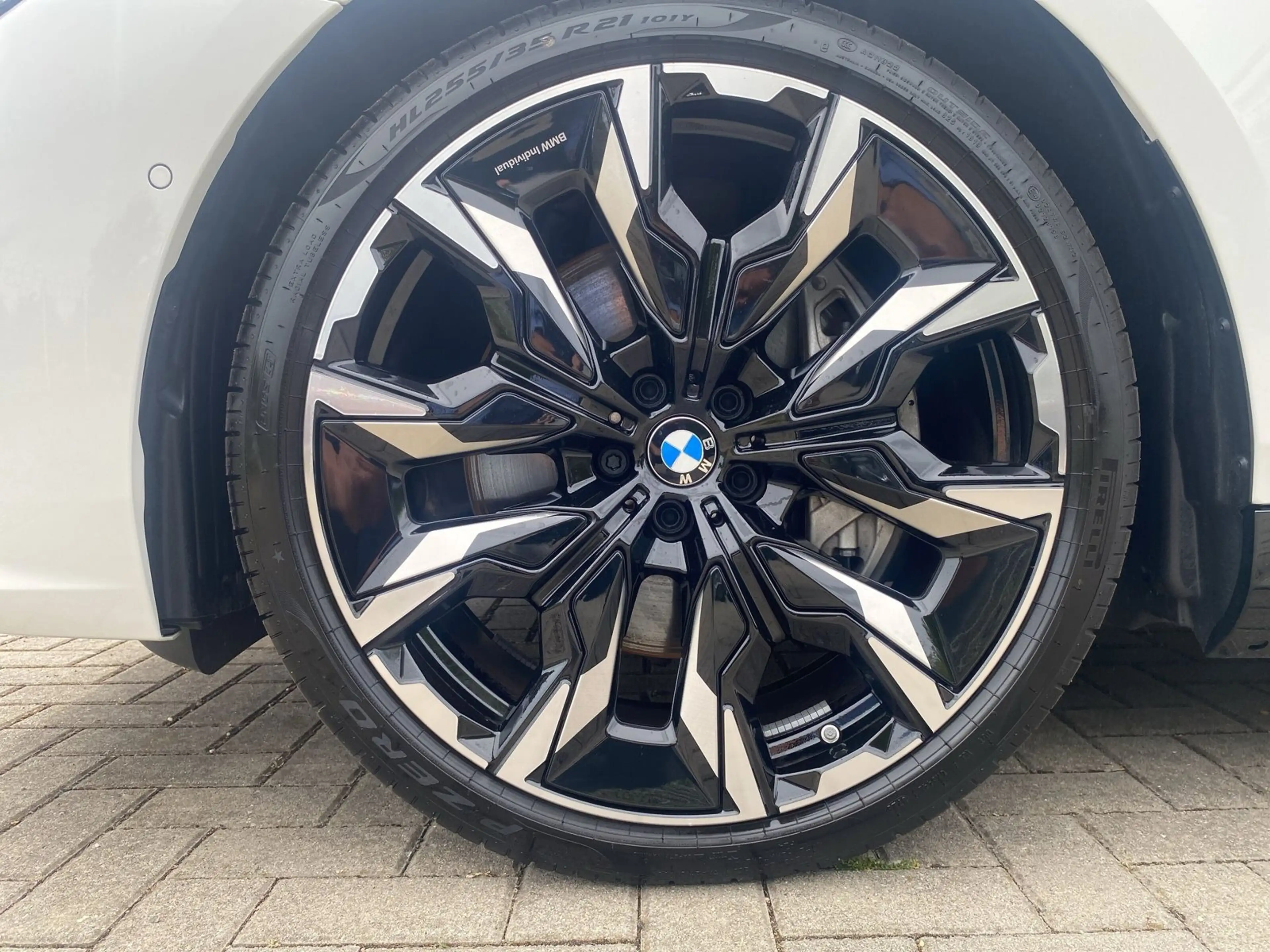 BMW 550 e xDrive Touring M-Sport AHK Pano B&W DA Pr. — photo 3