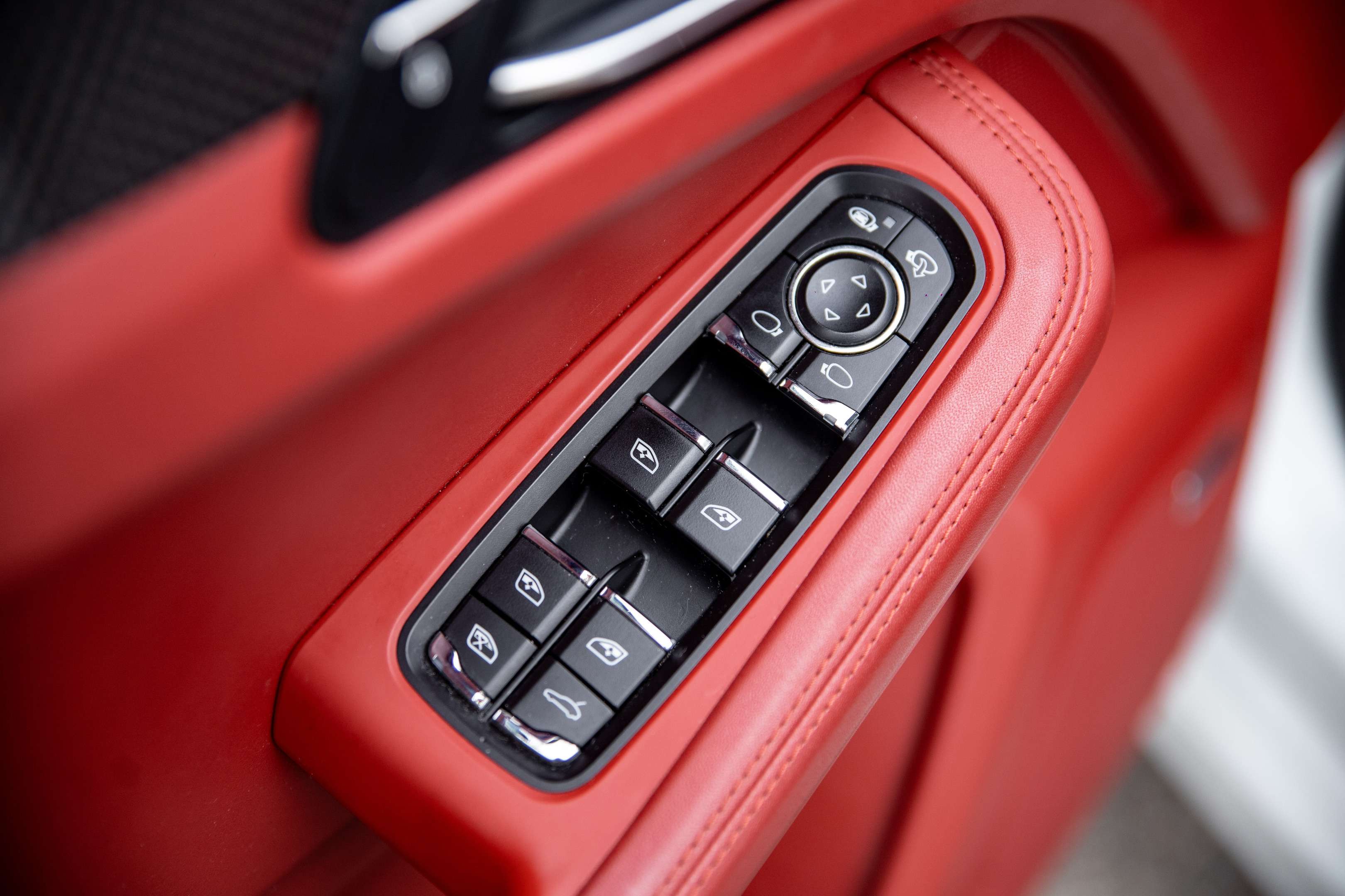 2017 Porsche Macan Turbo, Premium Plus, $26,000 in options, 1 of 290 thumb 42