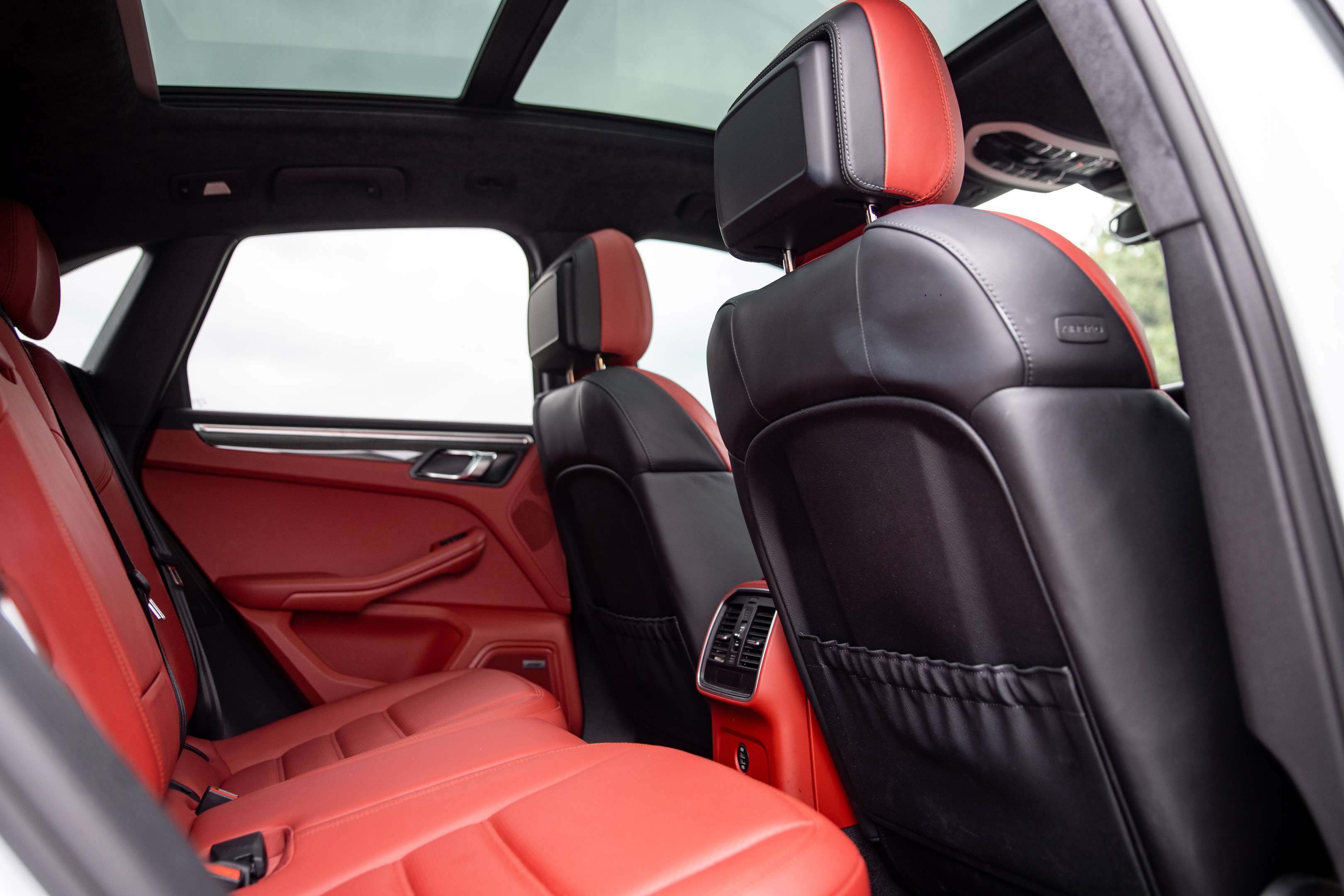 2017 Porsche Macan Turbo, Premium Plus, $26,000 in options, 1 of 290 thumb 34