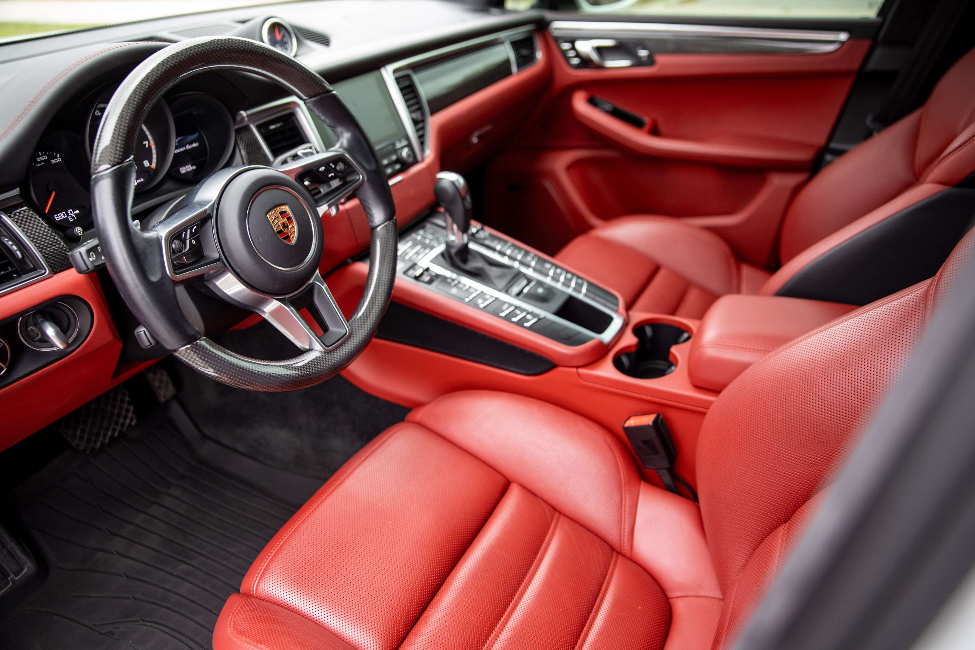 2017 Porsche Macan Turbo, Premium Plus, $26,000 in options, 1 of 290 thumb 28