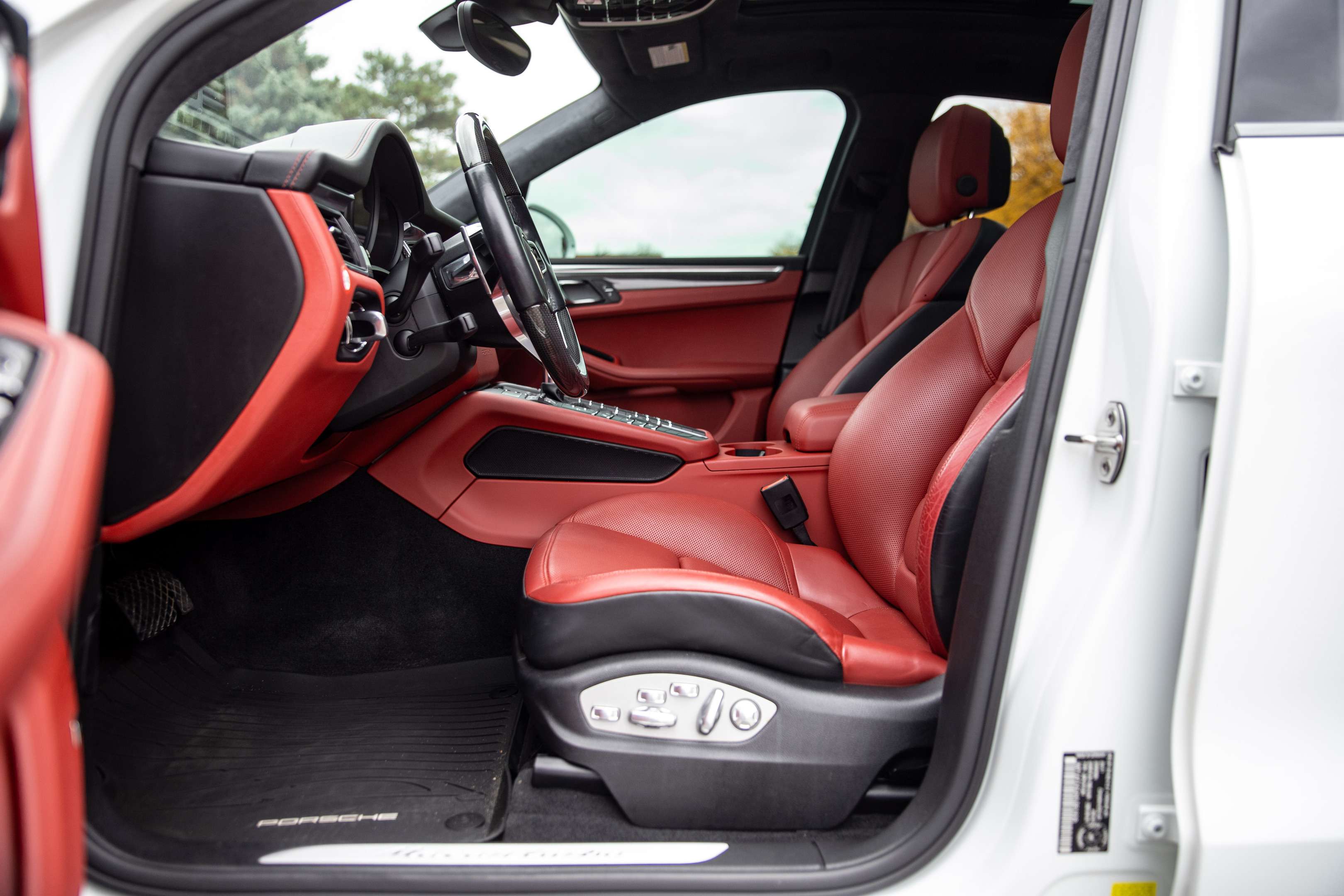 2017 Porsche Macan Turbo, Premium Plus, $26,000 in options, 1 of 290 thumb 29