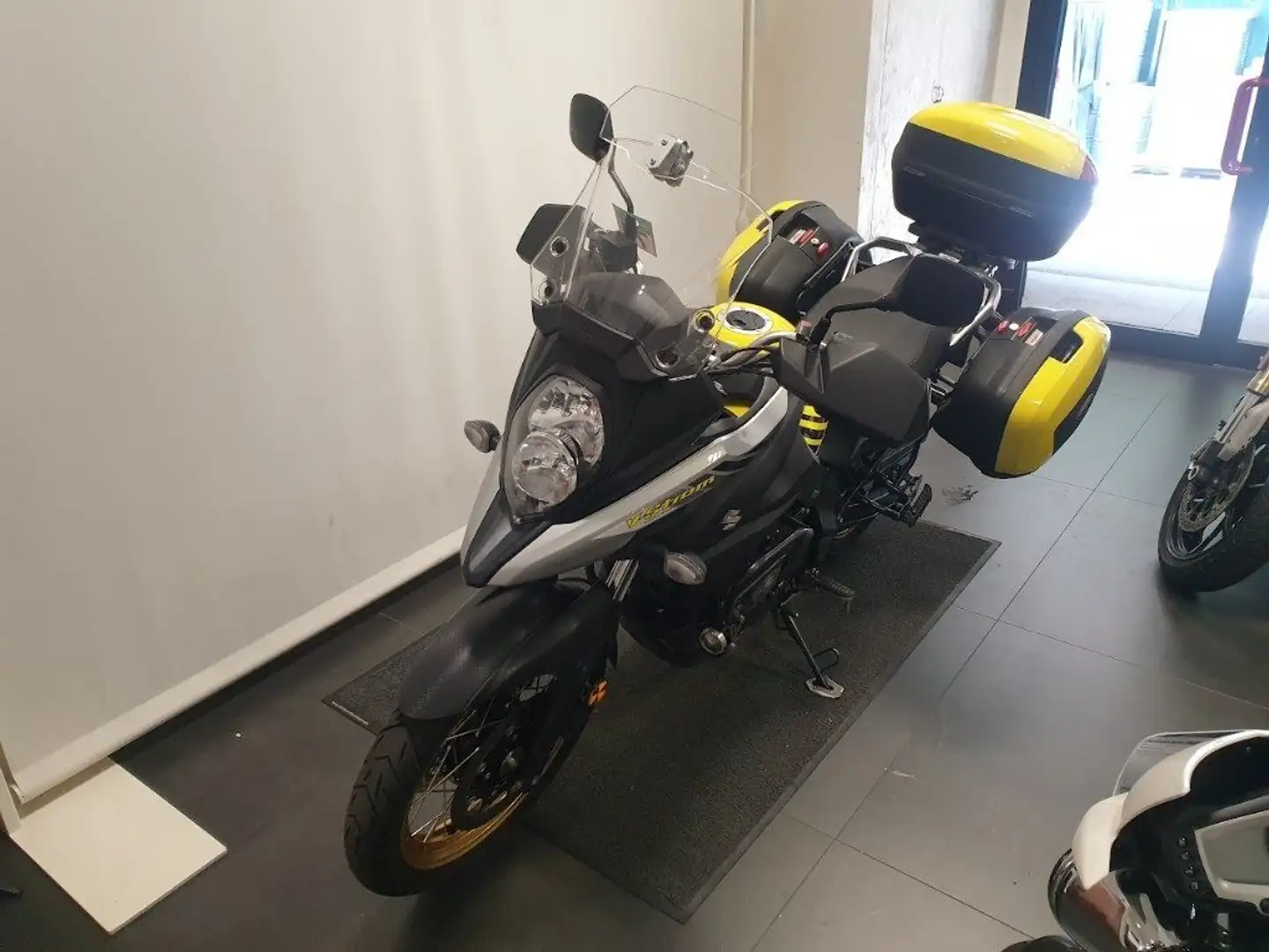 Suzuki V-Strom 650 SUZUKI V STROM 650 Žlutá - 2