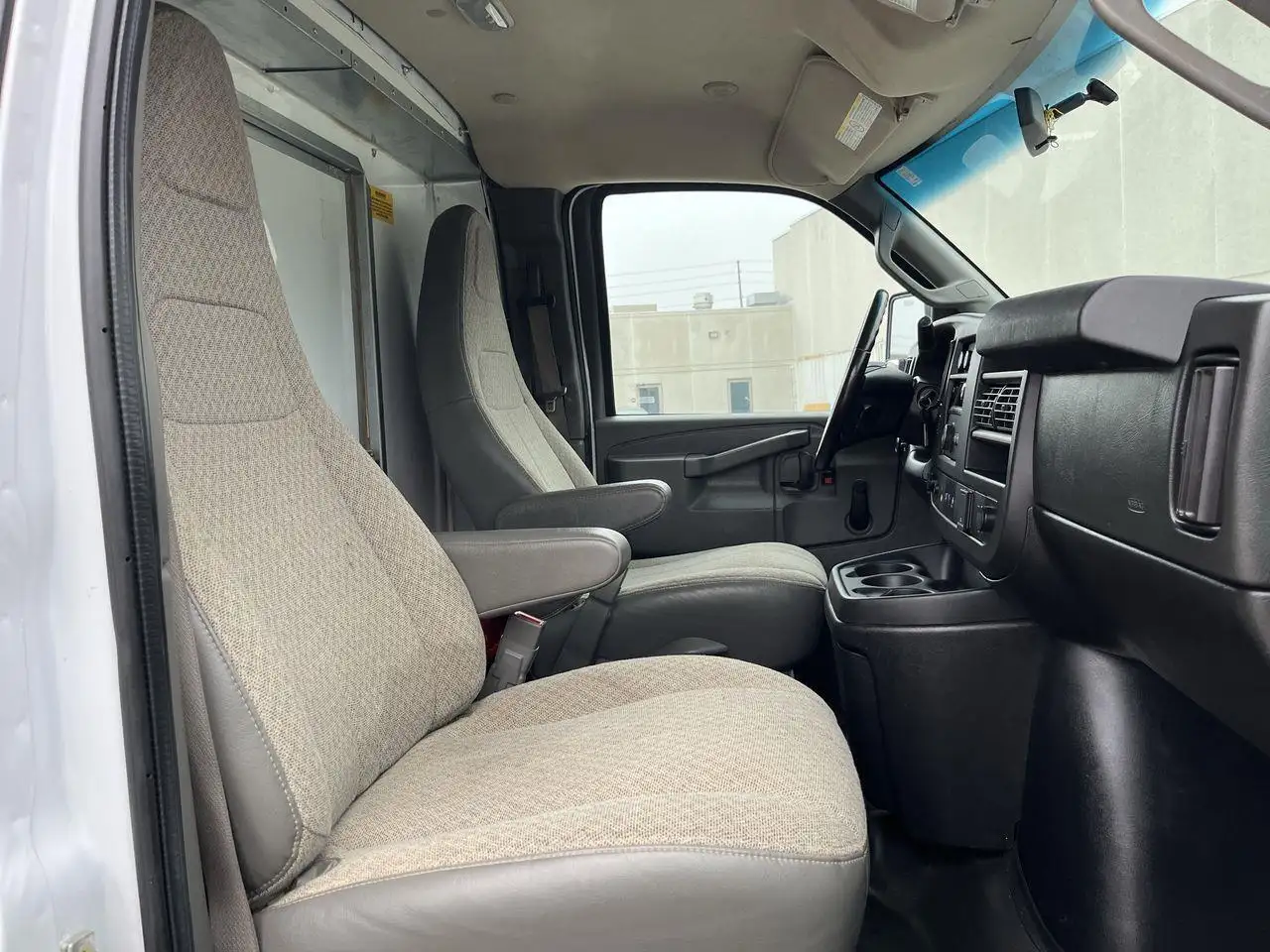 GMC Savana снимка GMC Savana
