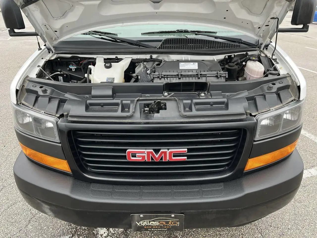 GMC Savana снимка GMC Savana