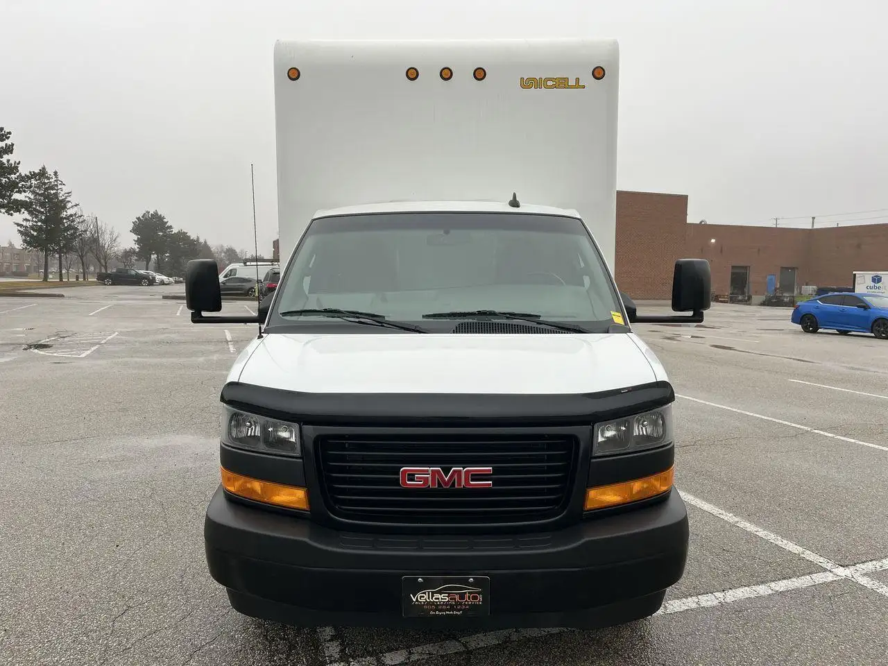 GMC Savana снимка GMC Savana