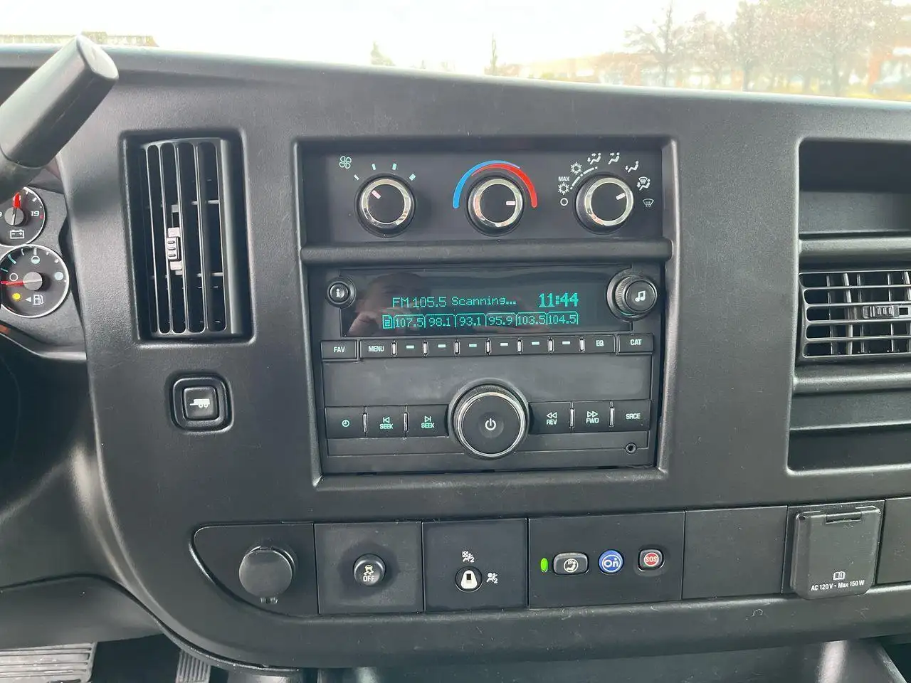 GMC Savana снимка GMC Savana